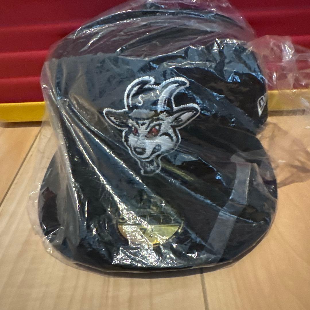 や*ん様 Supreme Goat New Era \"Black\" シュプリーム