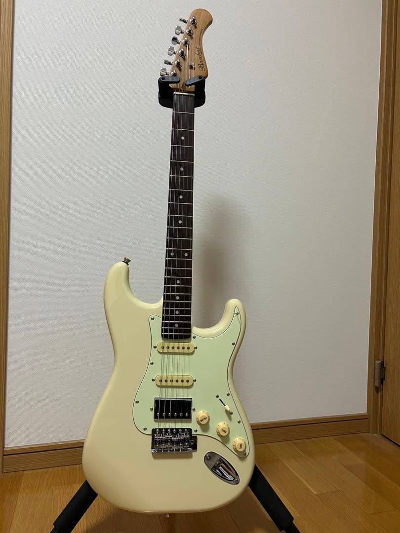 美品おまけ付　Bacchus BST-2-RSM/R OWH ストラト　ギター