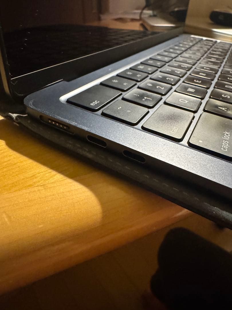 MacBook Air M2 メモリ 8gb