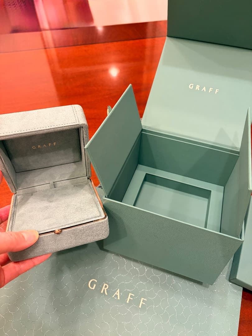 Graff 空箱のみ（ネックレス）　リニューアル後　新作