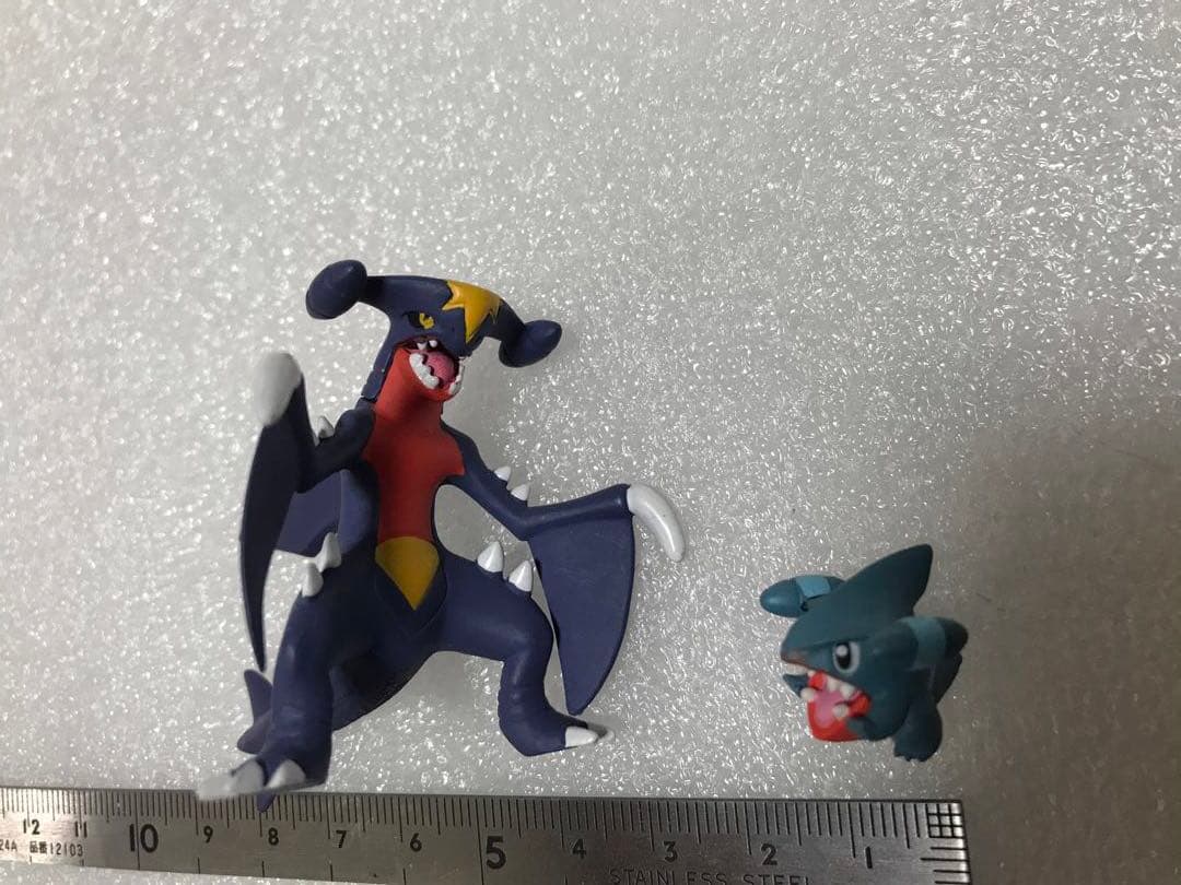 ガブリアスセット　立体ポケモン図鑑