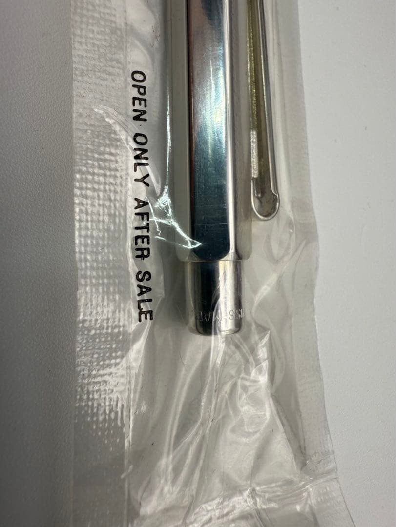 未使用 カランダッシュ(CARAN d'ACHE )ボールペン シルバー