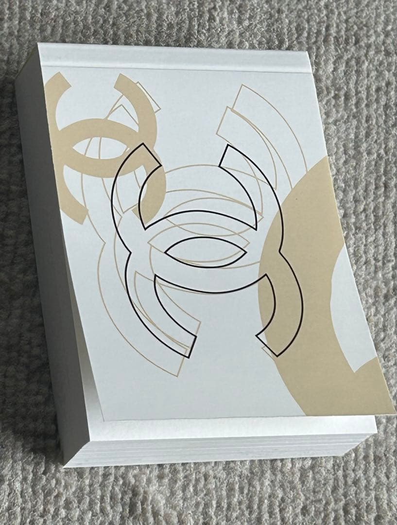 美品　CHANEL チェーン付きフィギュア&パラパラ漫画　新品未使用　非売品