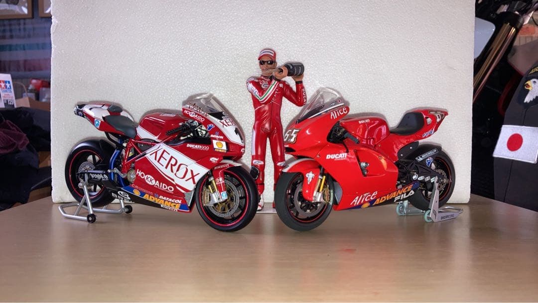 DUCATIバイク　1/12 人形セット