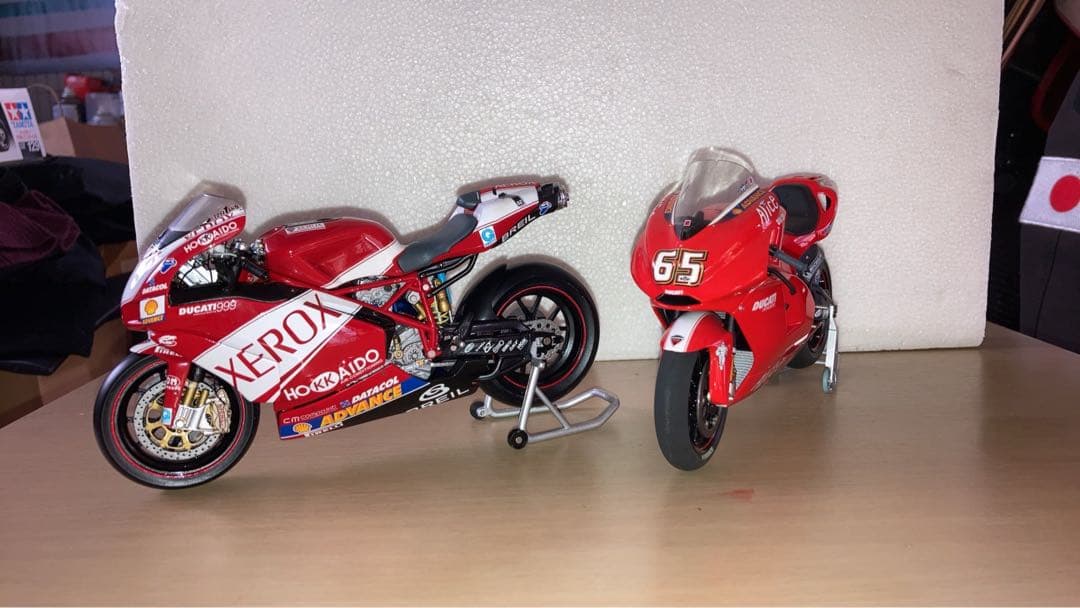 DUCATIバイク　1/12 人形セット