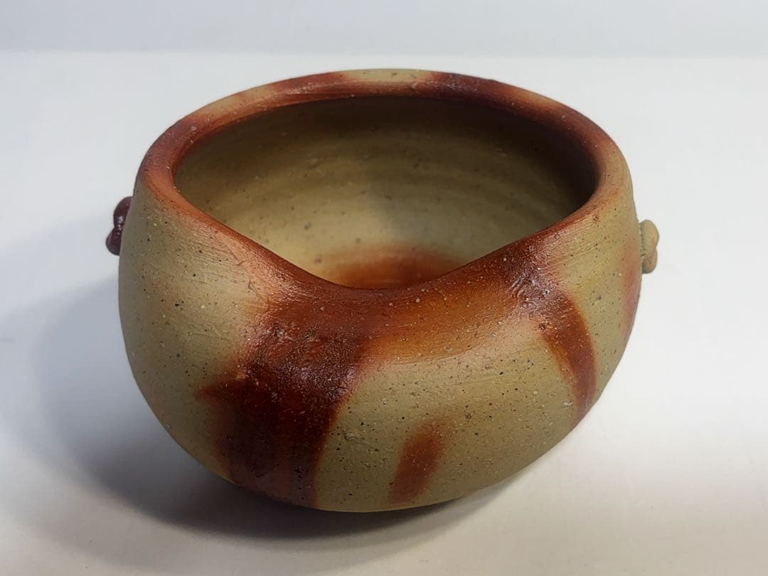 岡山県指定重要無形文化財保持者金重素山作　緋襷灰落とし　共箱付き