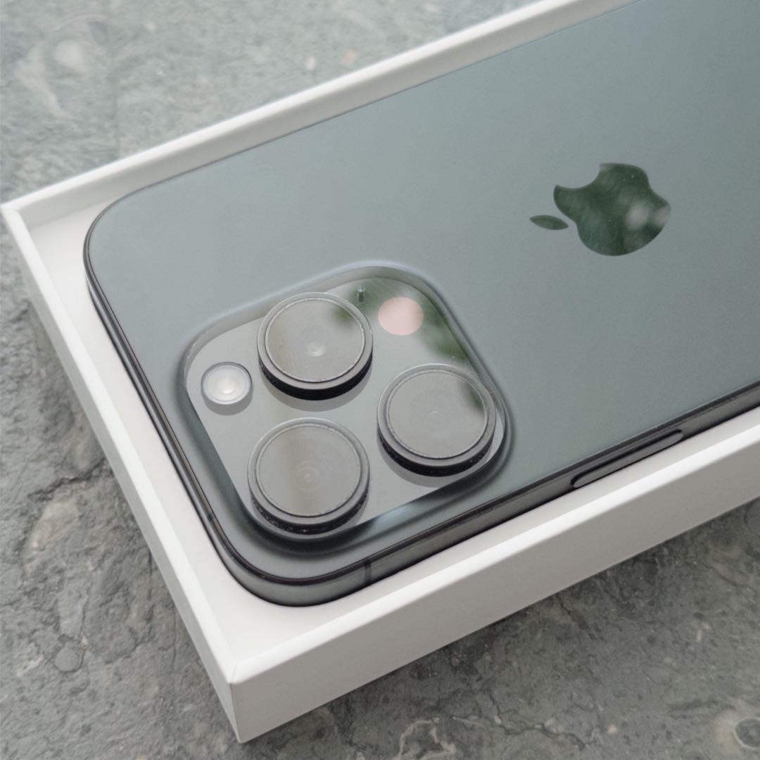 【美品】Apple iPhone 15 Pro ブラッ512GB SIMフリー