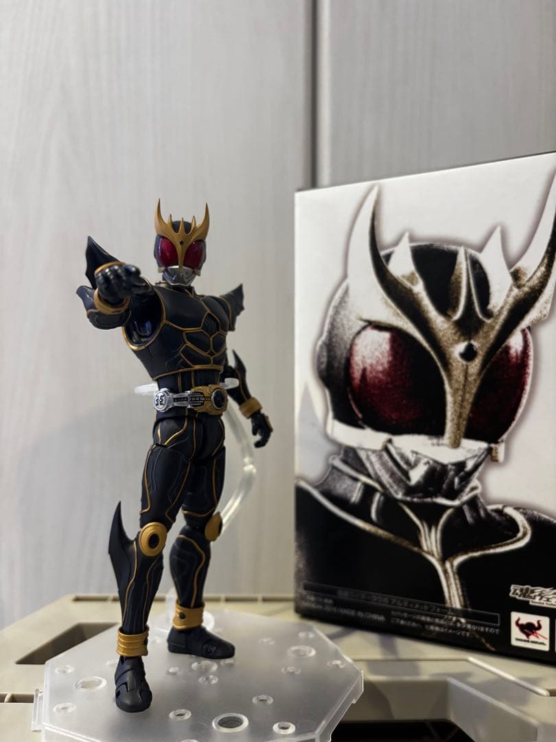 フィギュアーツ　真骨彫仮面ライダークウガ　アルティメットフォーム
