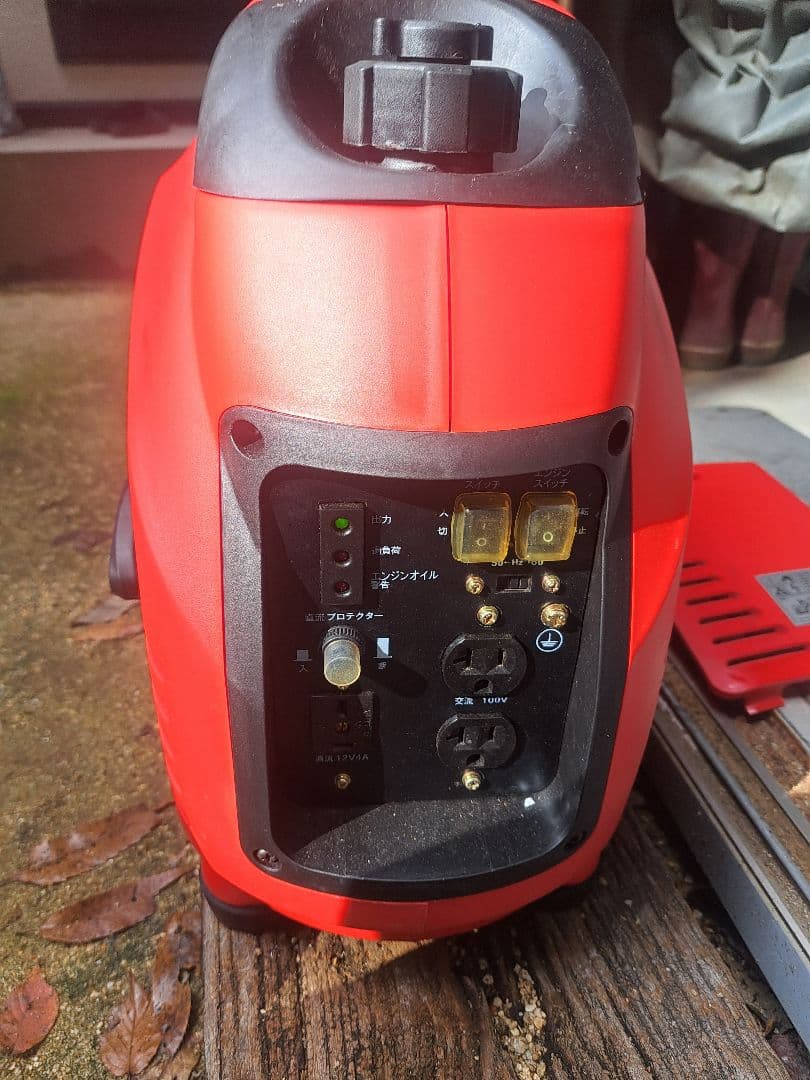 インバーター発電機 100V 12A　送料込み