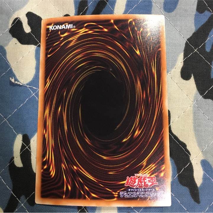 遊戯王カード。 遊戯王 ブルーアイズホワイトドラゴン ホログラフィックレア