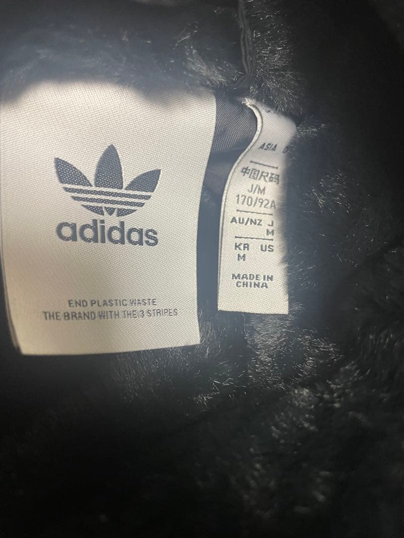 ★美品★ アディダスオリジナルス ファー ジャケット 黒 トレフォイル デカロゴ