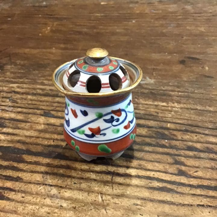 色絵唐草文香炉
