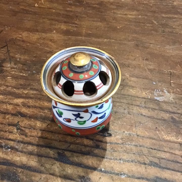 色絵唐草文香炉