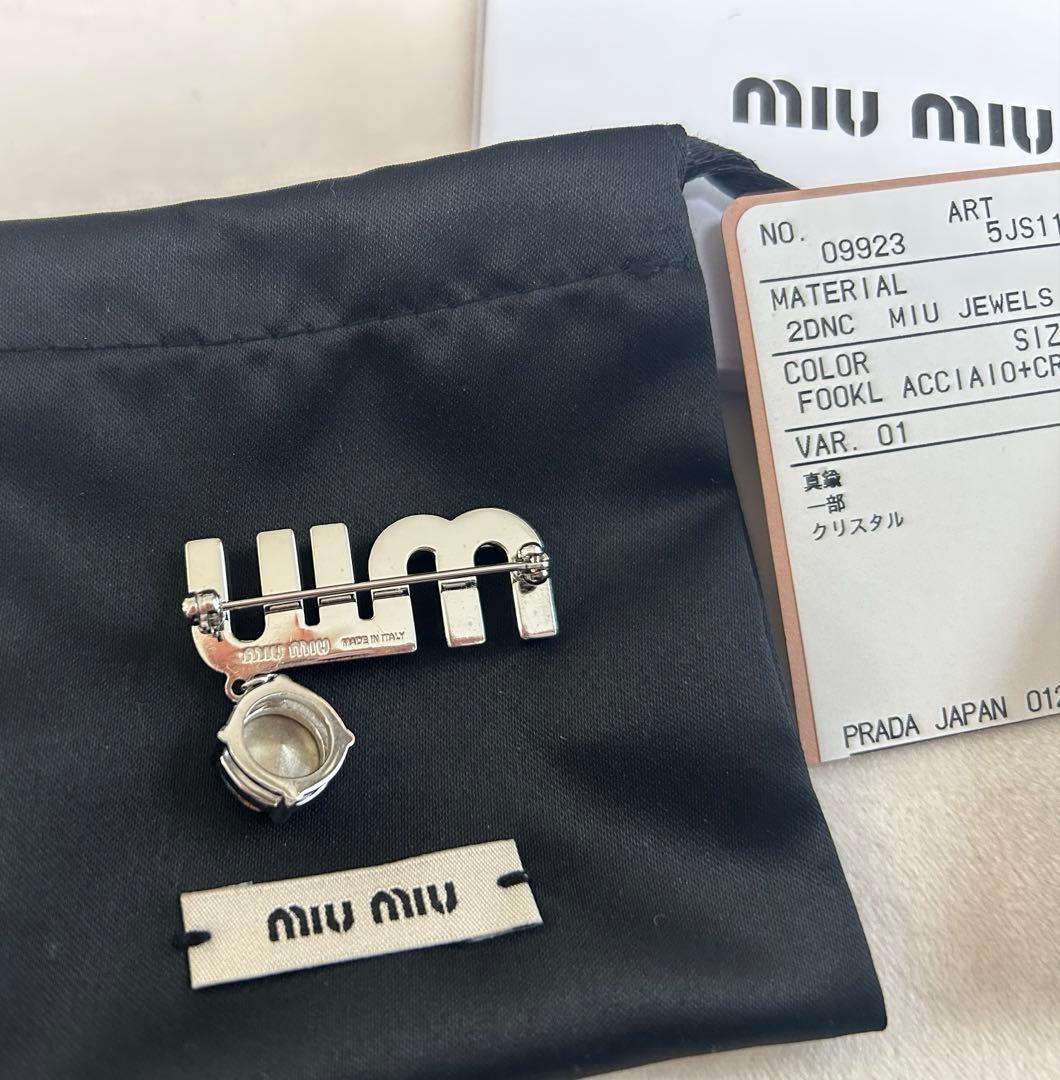 MIUMIU ブローチ