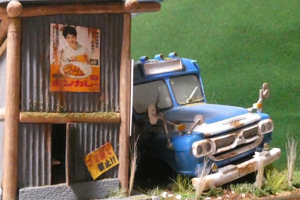 1/32 ボンネットバス 昭和レトロ風景 ジオラマ完成品 草ヒロ 錆汚し加工