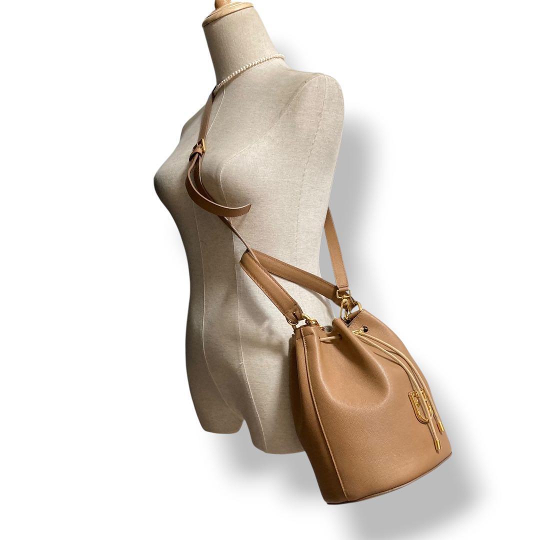 【美品】フルラ　バケット　巾着ショルダーバッグ　ロゴ金具　レザー　茶色　斜め掛け