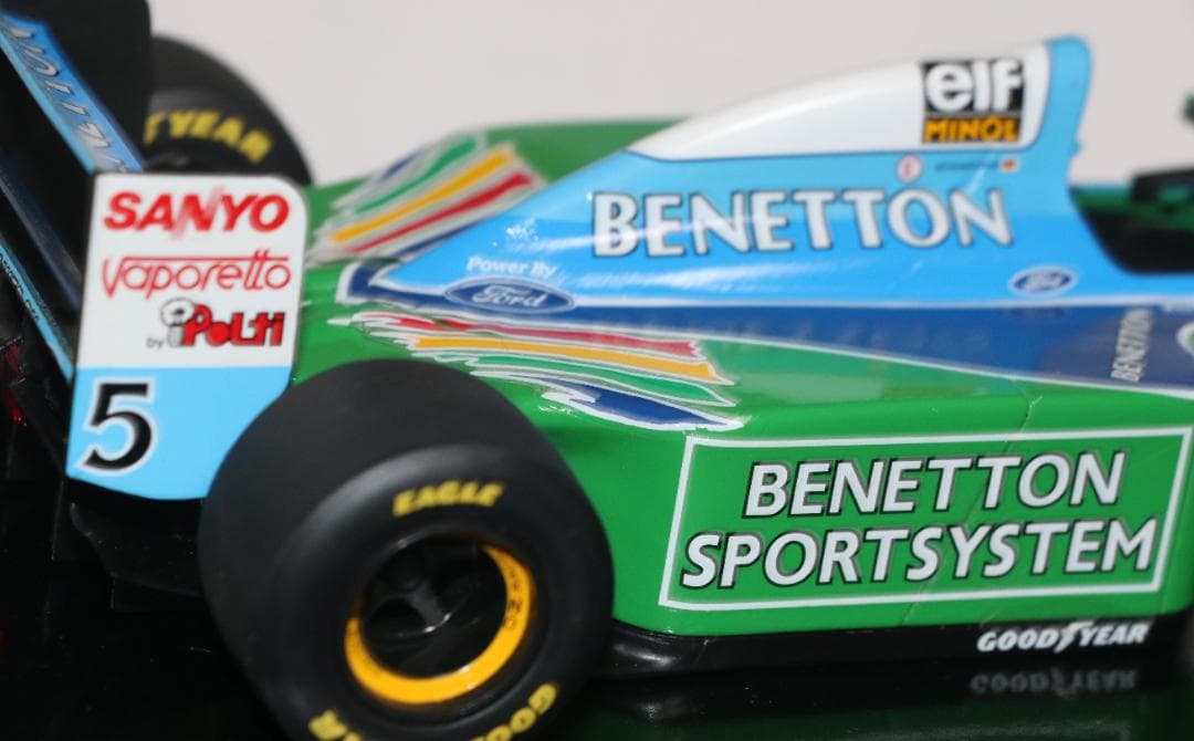 ビックスケール１／1８ ベネトンＢ１９３Ｂ ミハイル・シューマッハコレクション