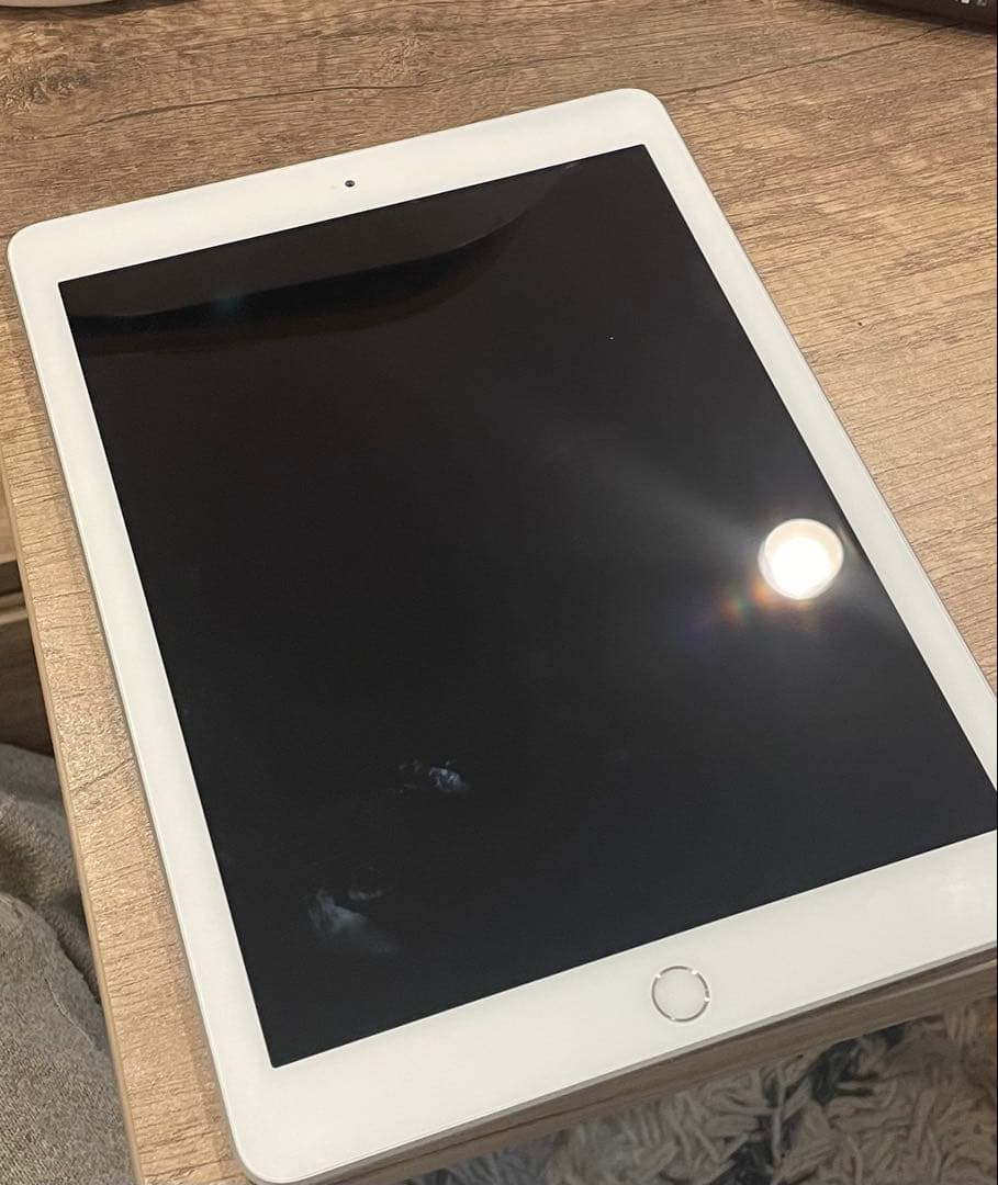 Apple iPad (第6世代) シルバー 32GB