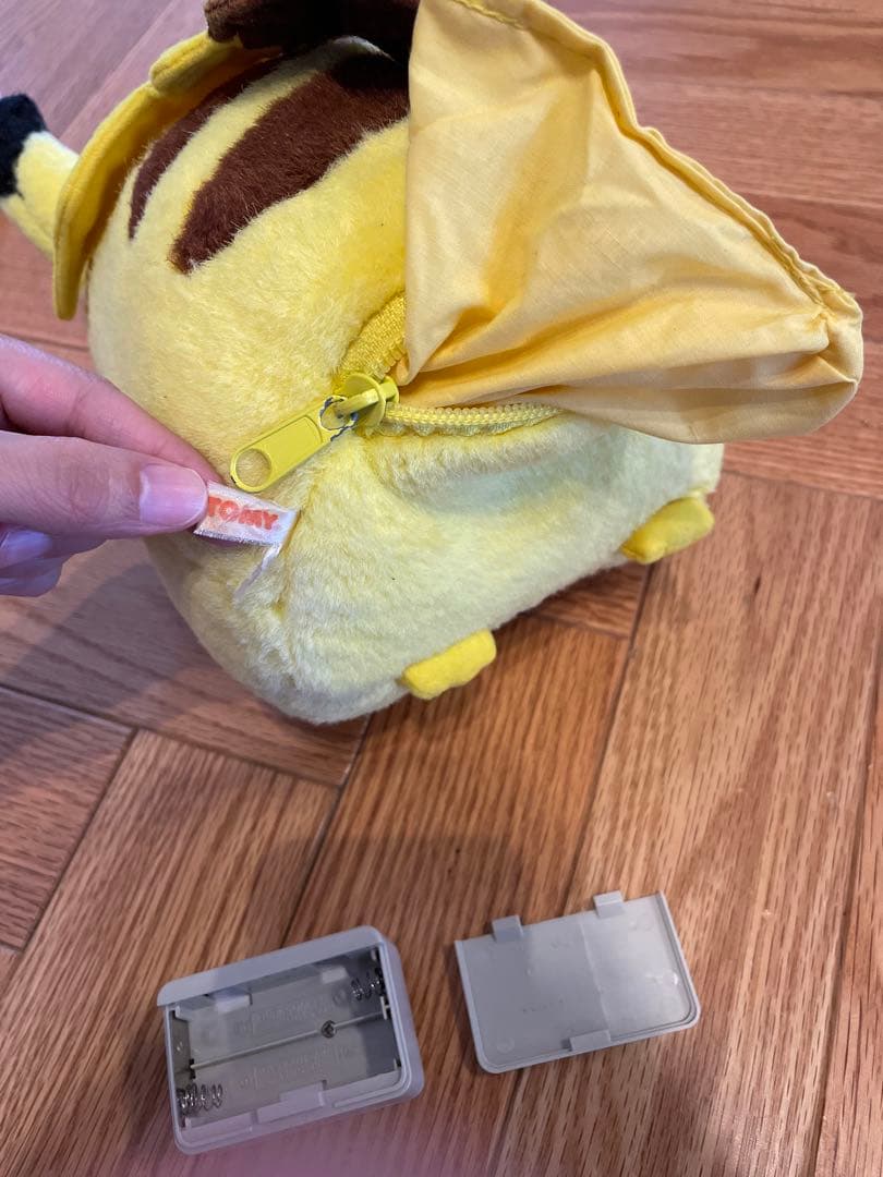 ピカチュウ　tomy ぬいぐるみ