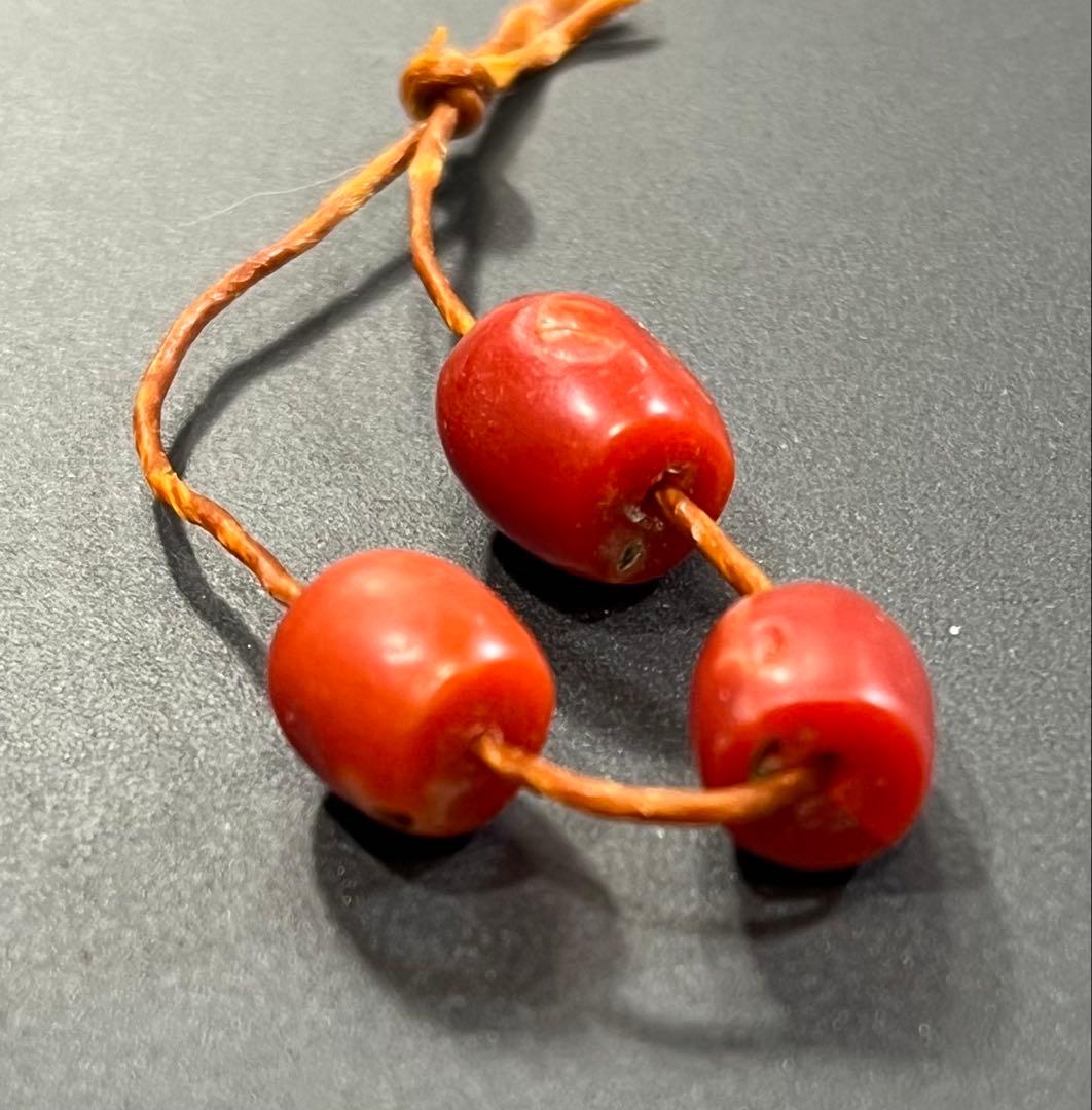 アンティーク　チベット　血赤珊瑚と赤珊瑚のビーズ３個セット