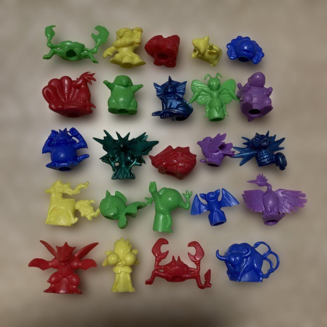 ポケモンガチャ　塩ビ人形消しゴムフィギュア大量セット151体￼➕ピッピ人形ボール