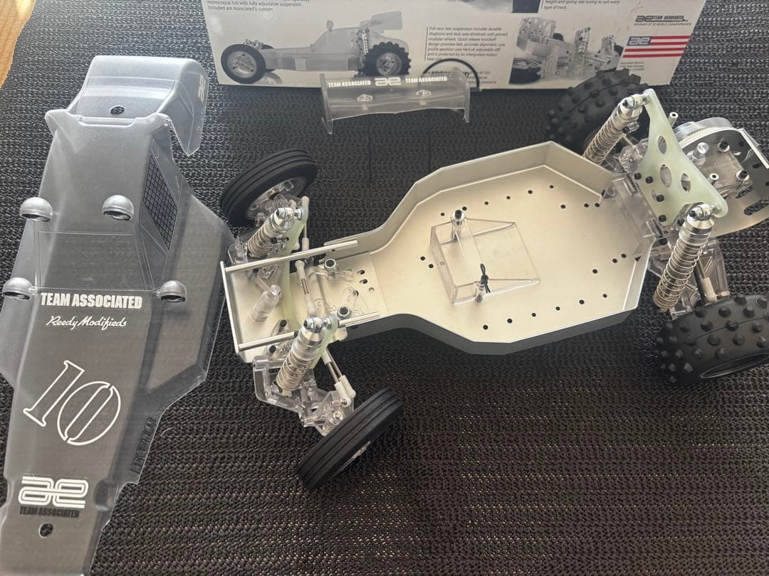 ココさん専用ASSOCIATED RC10クリアエディション（組立済・未走行品）