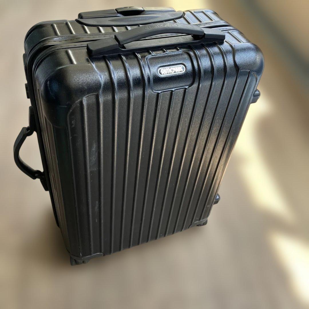 RIMOWA ブラック キャリーケース　Sサイズ　機内持ち込み　黒　4輪