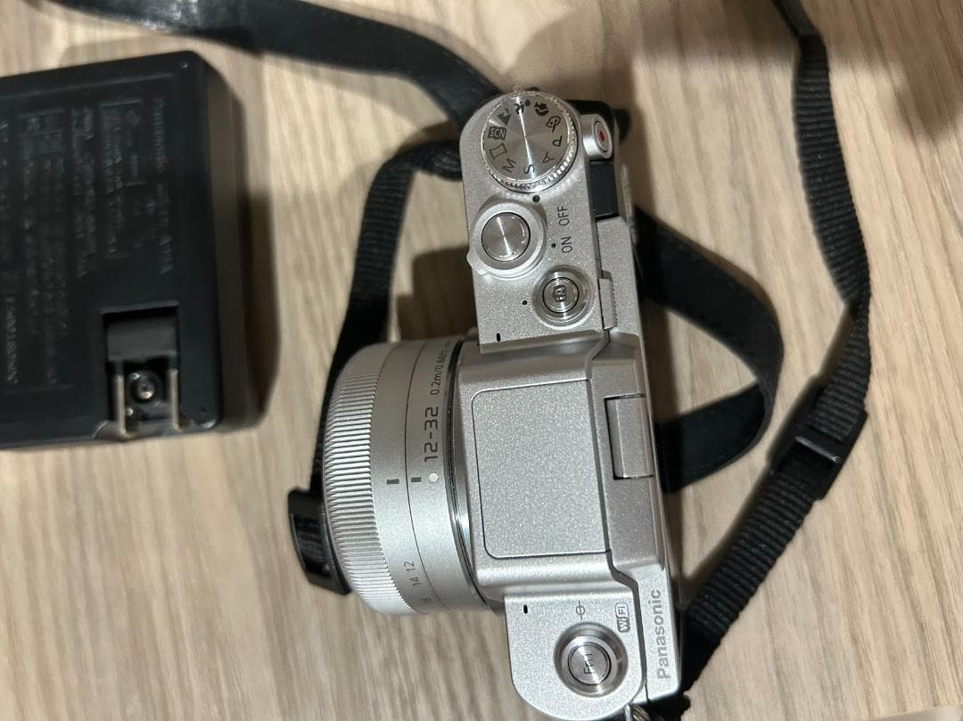 ★送料無料★美品 Panasonic LUMIX DMC-GF7W ミラーレス