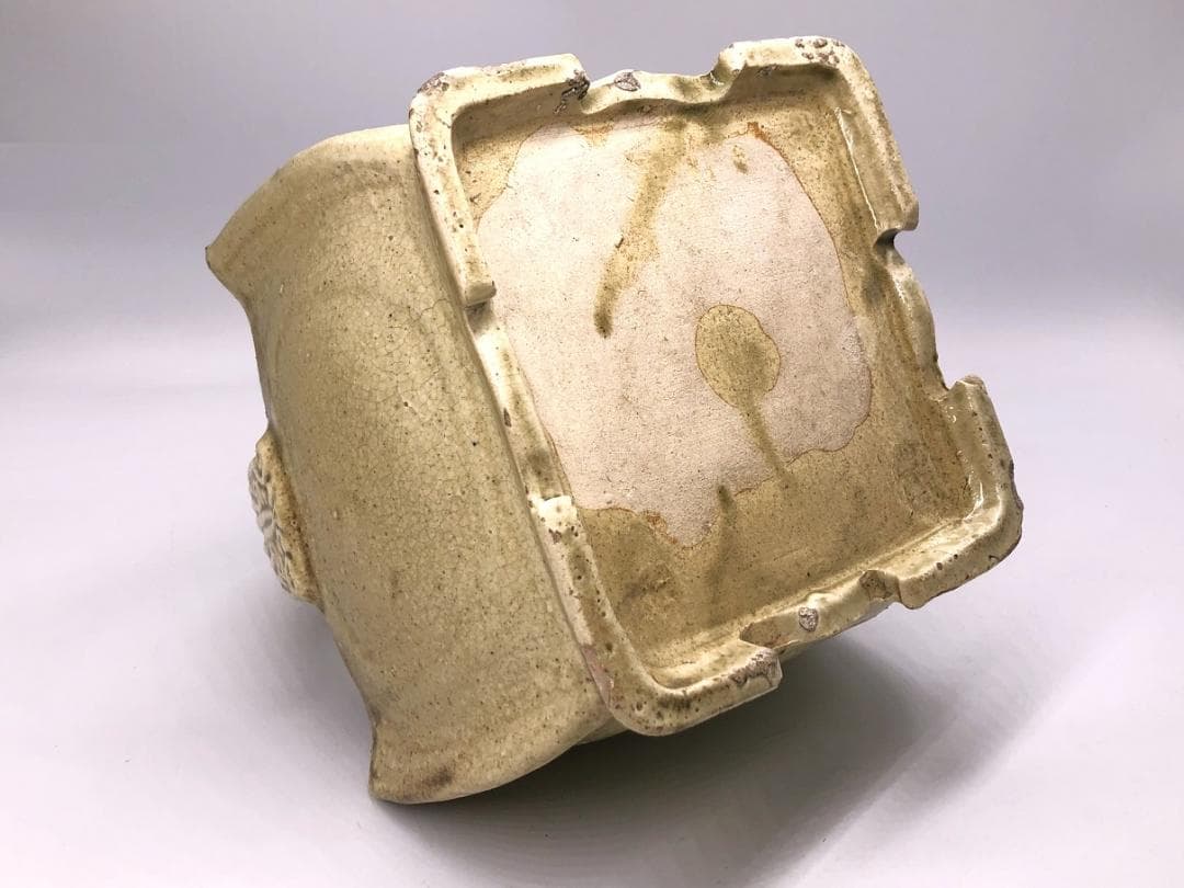 【 逆蕨手貼花文手炉 】 　ヘレニズム文化