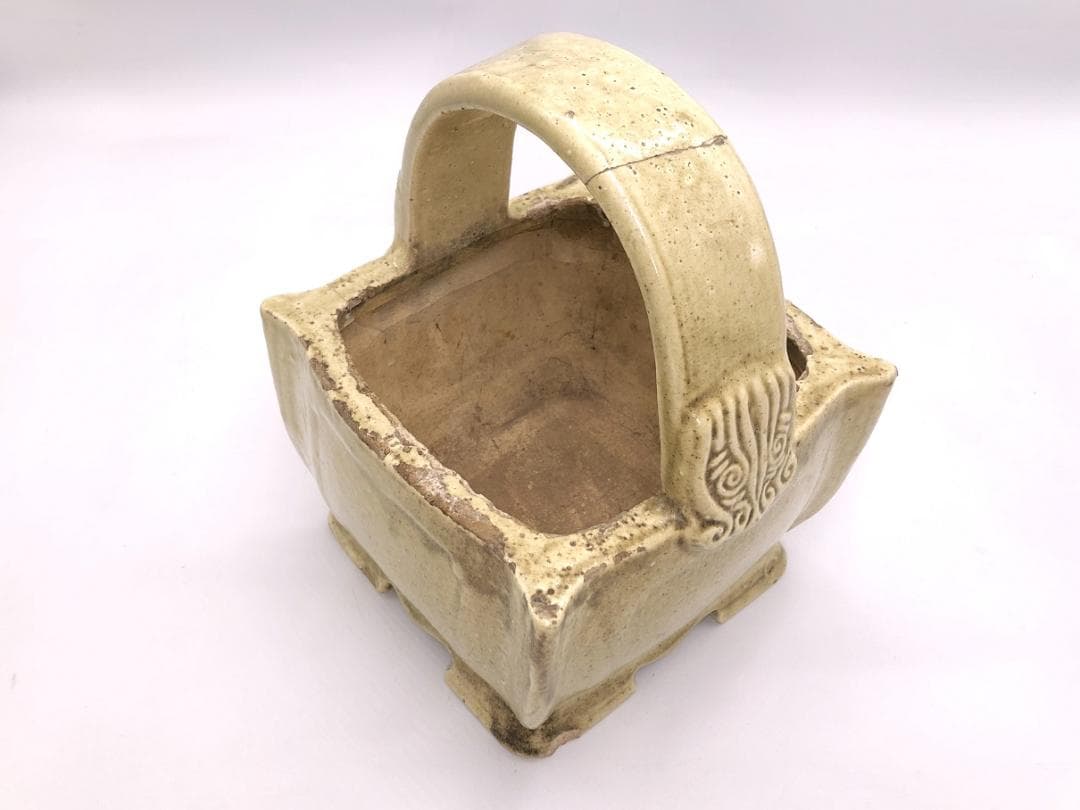 【 逆蕨手貼花文手炉 】 　ヘレニズム文化