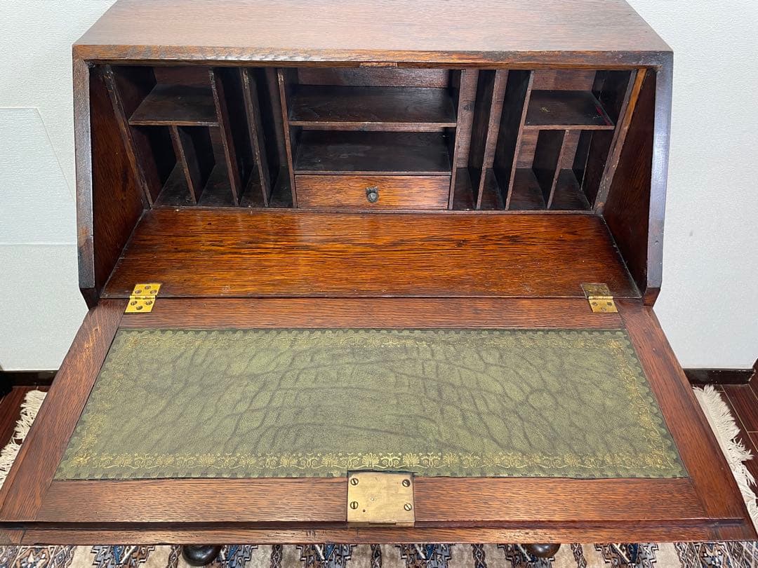 端正なフォルム♪ 英国 アンティーク ライティングビューロー ツイストレッグ