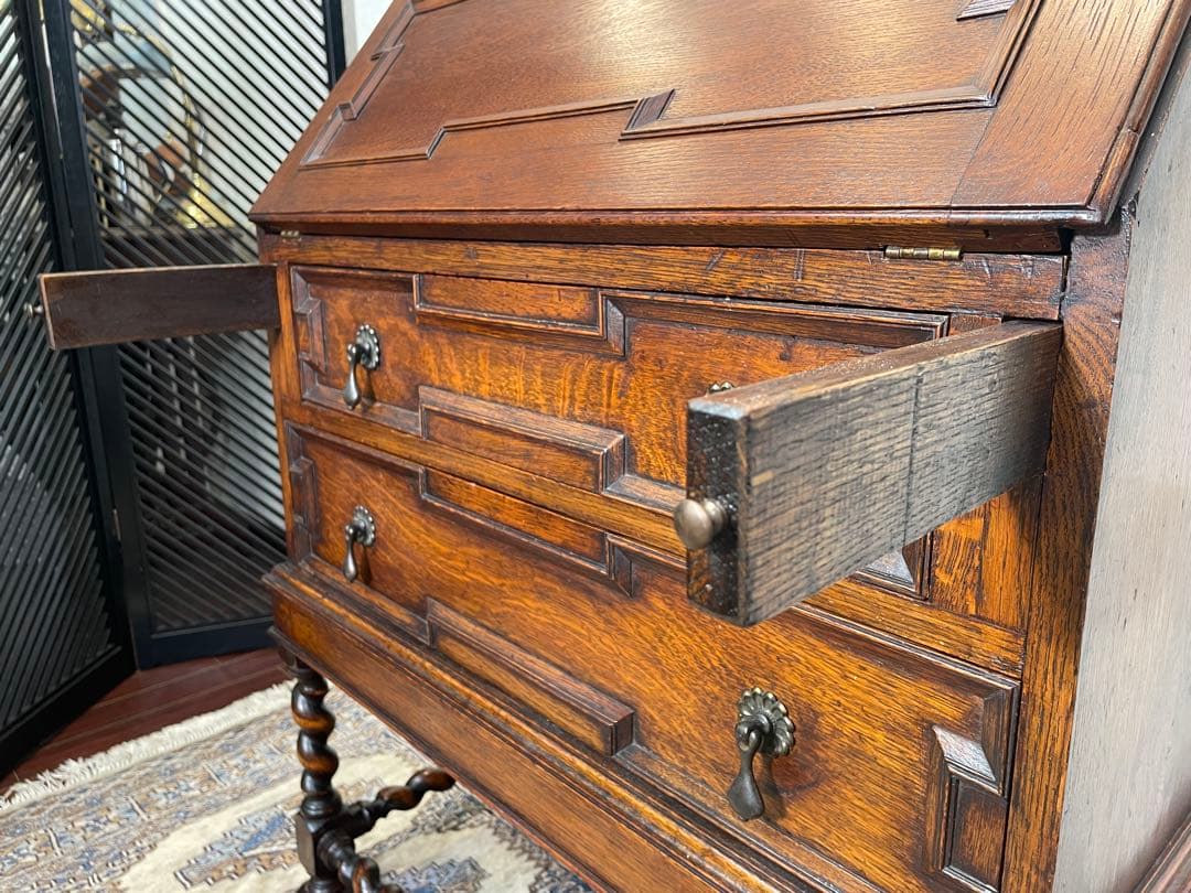 端正なフォルム♪ 英国 アンティーク ライティングビューロー ツイストレッグ