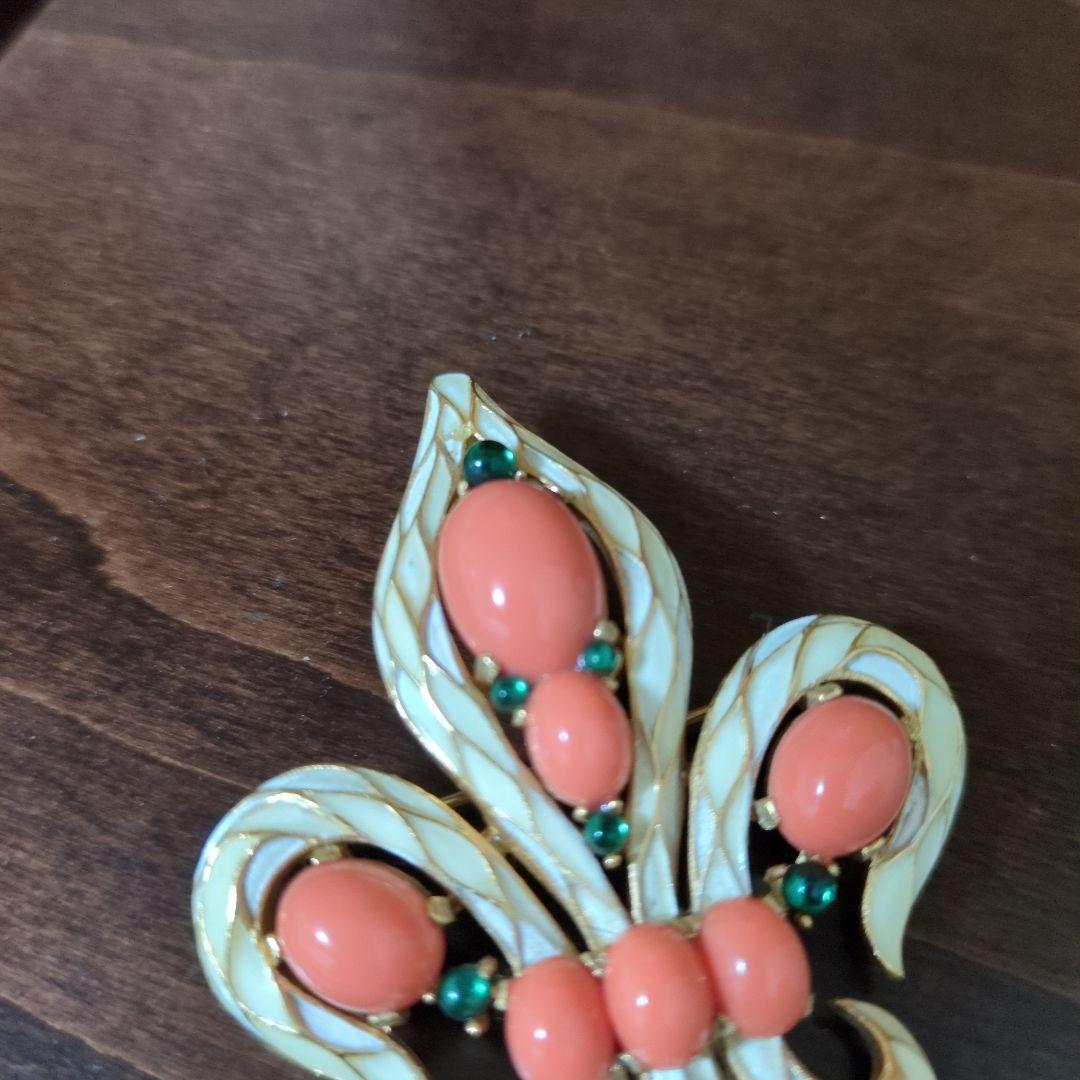 TRIFARI　エンブレムデザイン　ブローチ