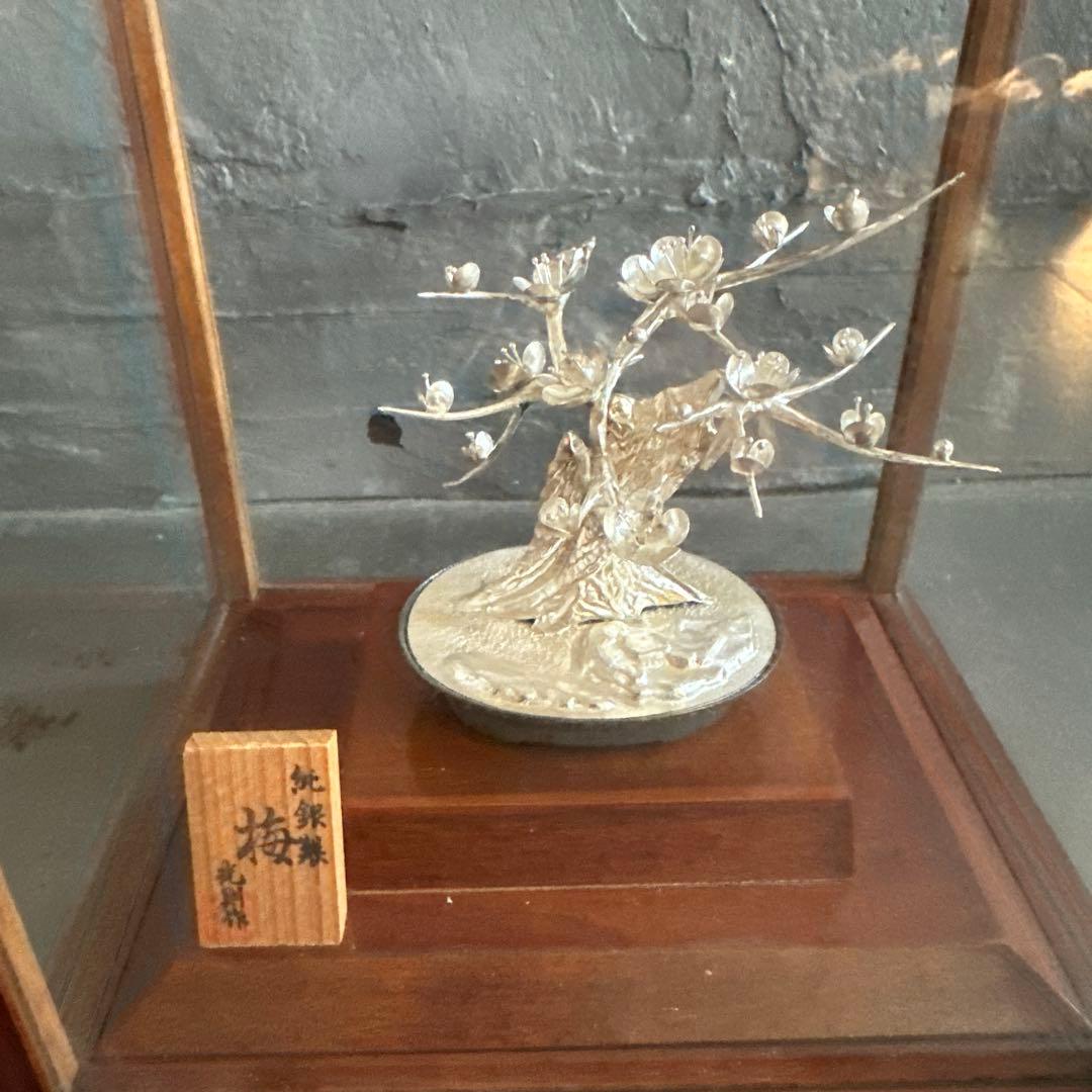 銀製 梅の木の彫刻 ガラスケース付き　光則作