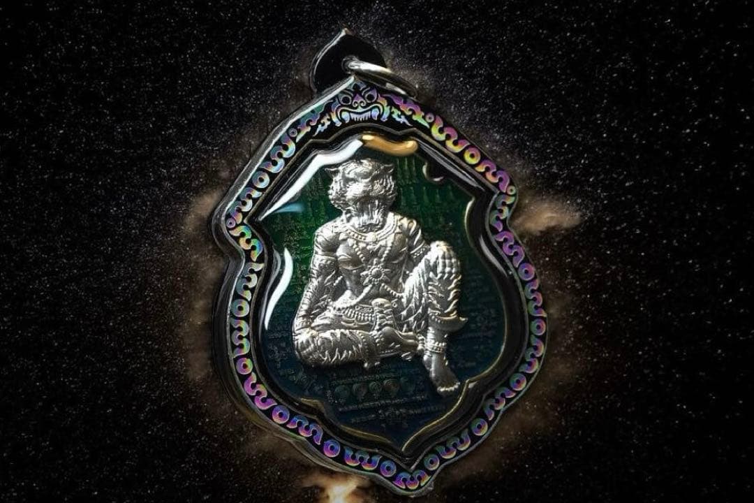 袈裟入り　チャナイ師の伝説の虎王と秘術　プージャオサミンプラ　プラクルアン　E