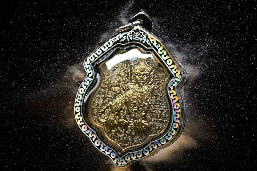 袈裟入り　チャナイ師の伝説の虎王と秘術　プージャオサミンプラ　プラクルアン　E