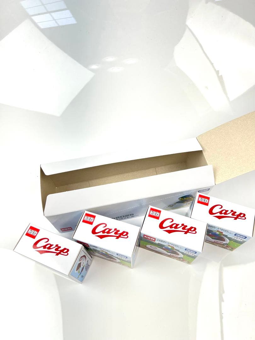 トミカ　広島カープ　野球　ミニカーセット 4個 ＋タイガースおまけ付き