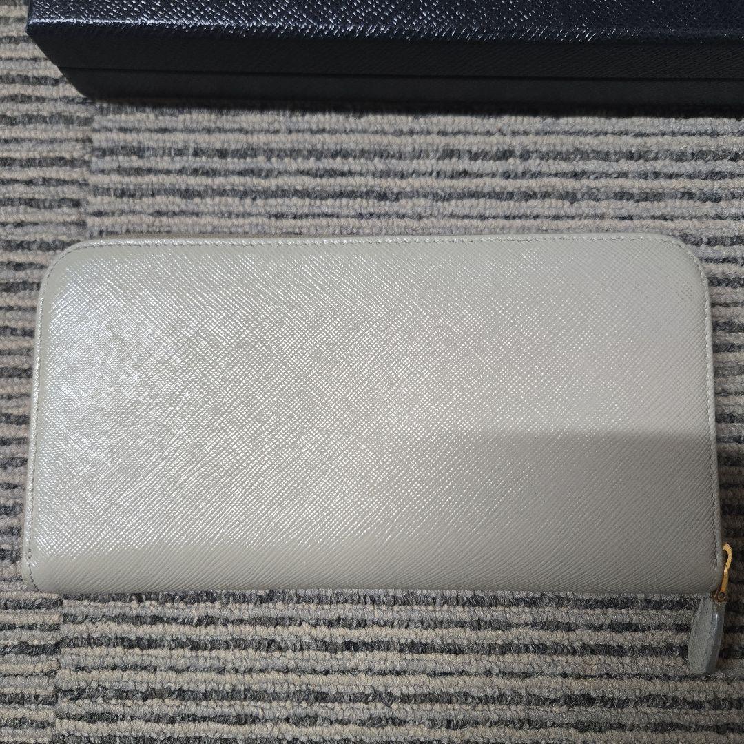 プラダの長財布　PRADA　グレー