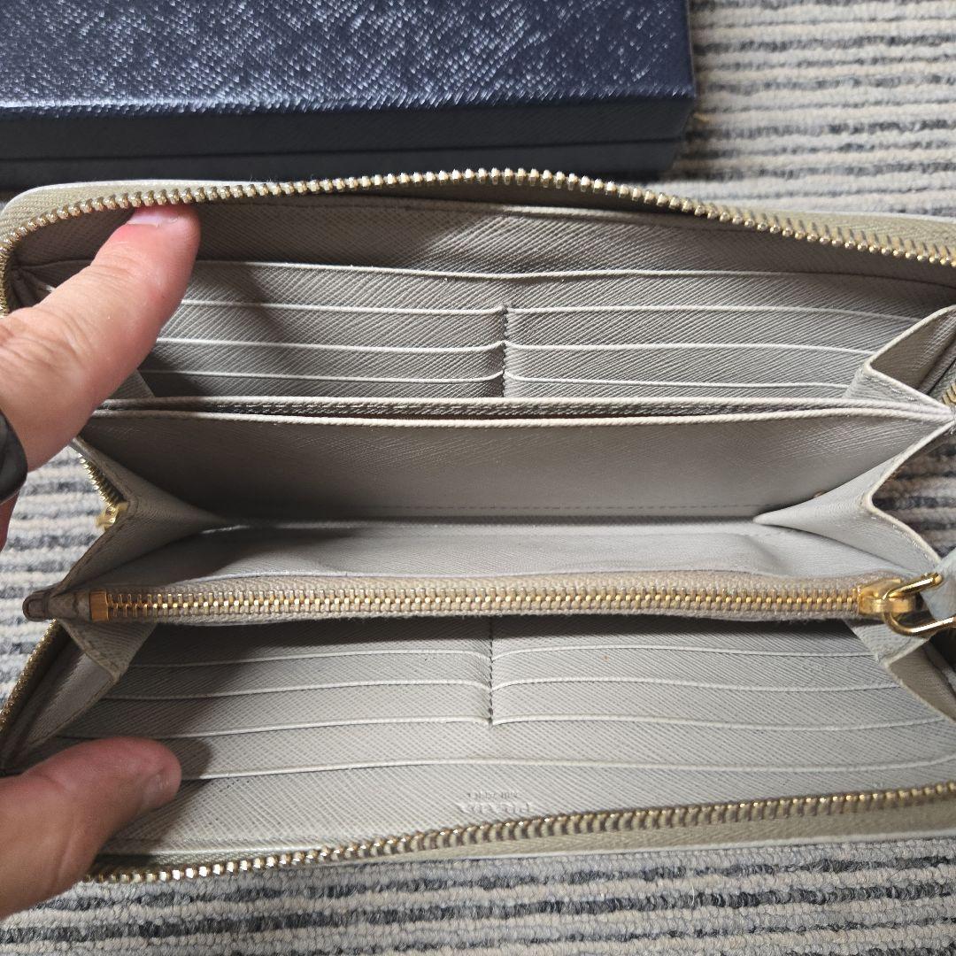 プラダの長財布　PRADA　グレー