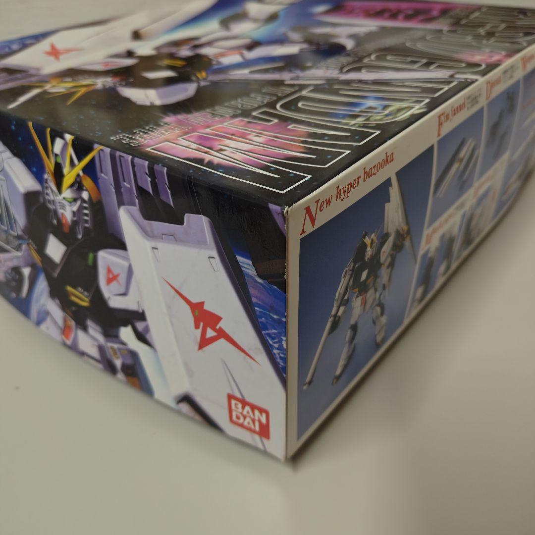 RX-93 νガンダム MG 1/100 プラモデル