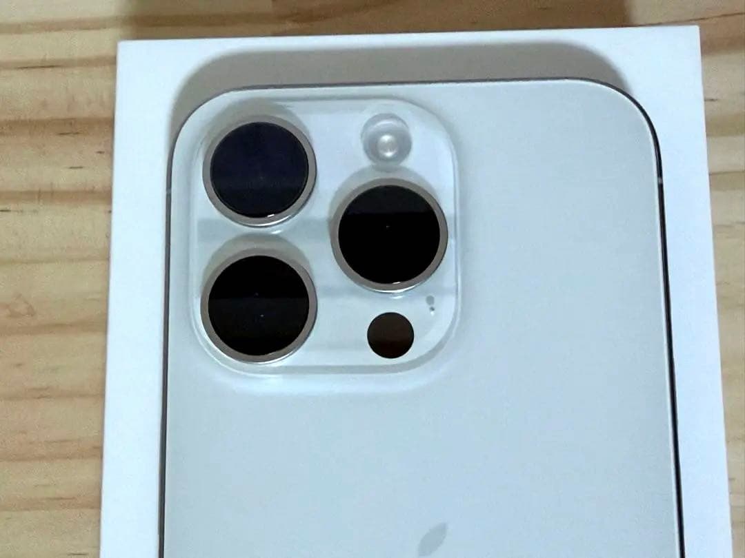 Apple iPhone 15Pro ホワイトチタニウム 128GB おまけ付き