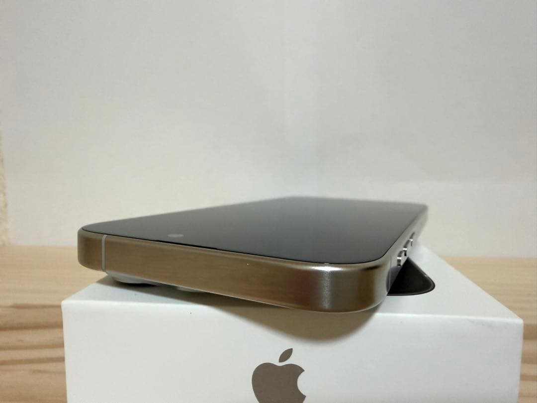 Apple iPhone 15Pro ホワイトチタニウム 128GB おまけ付き