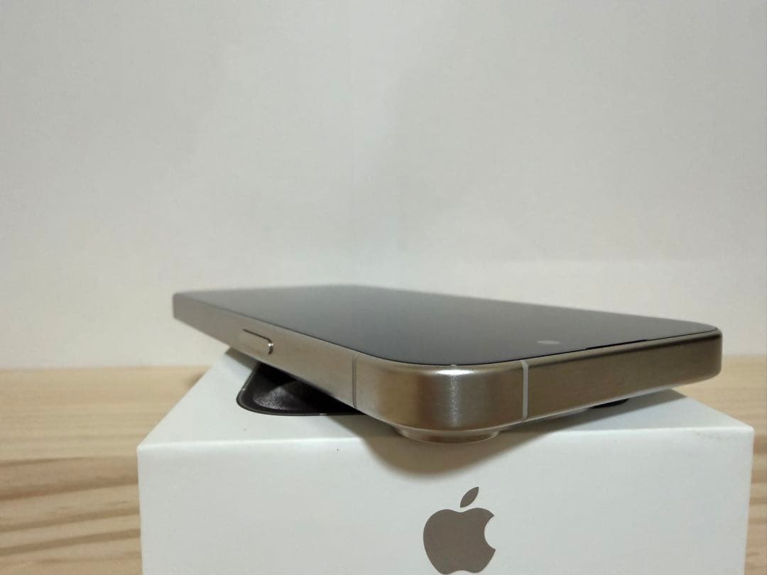 Apple iPhone 15Pro ホワイトチタニウム 128GB おまけ付き