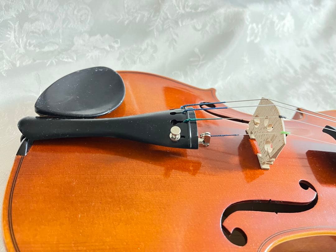 バイオリン　スズキ　SUZUKI 鈴木　楽器を守る丈夫なハードケース付き