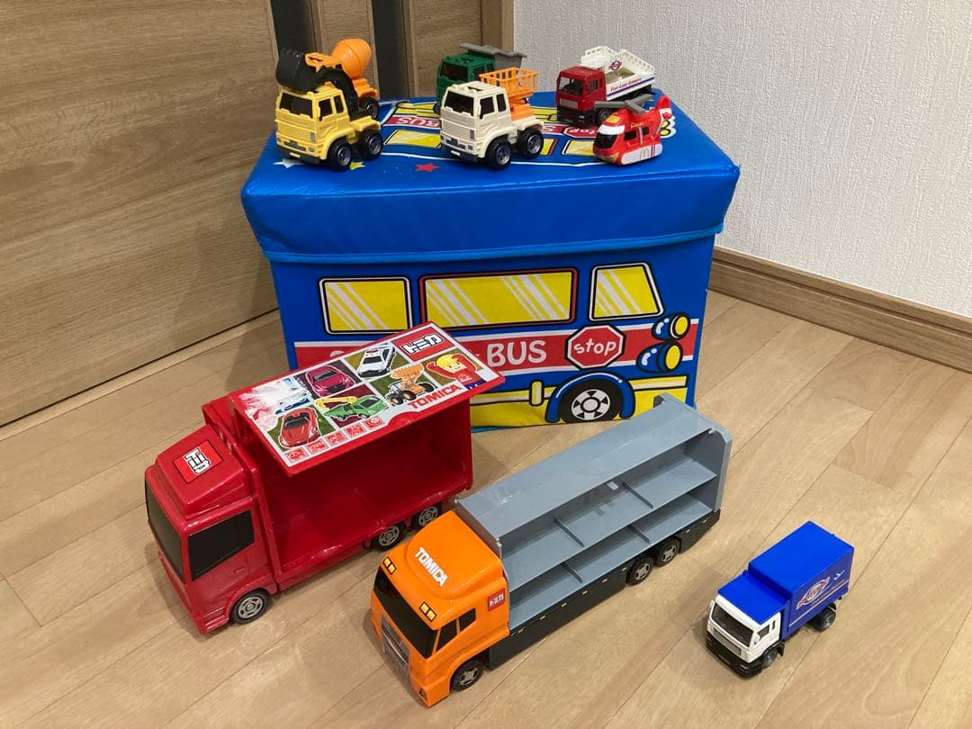 トミカセット スクールバス収納付き