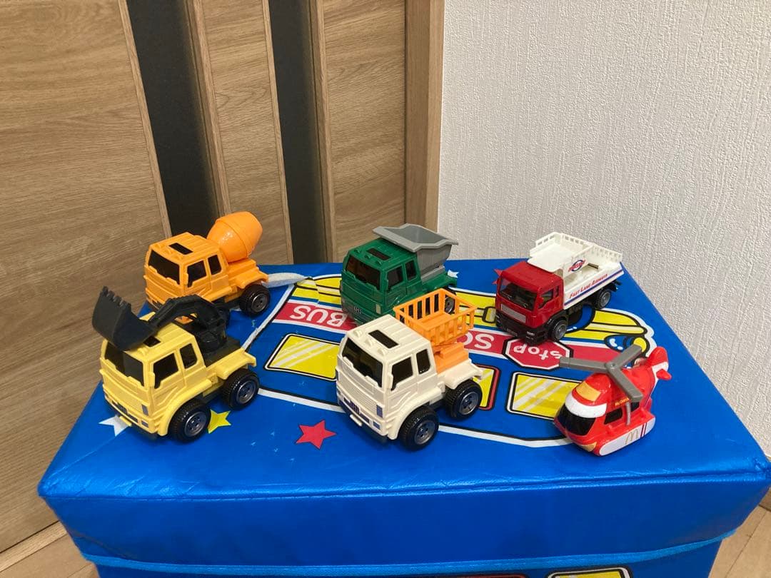 トミカセット スクールバス収納付き