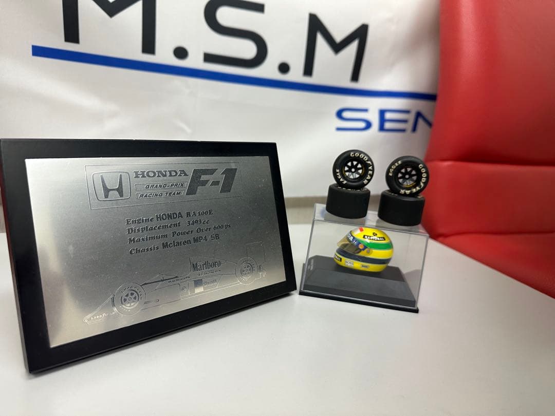 Ayrton Senna 1992 ヘルメット、HONDAF1記念盾セット