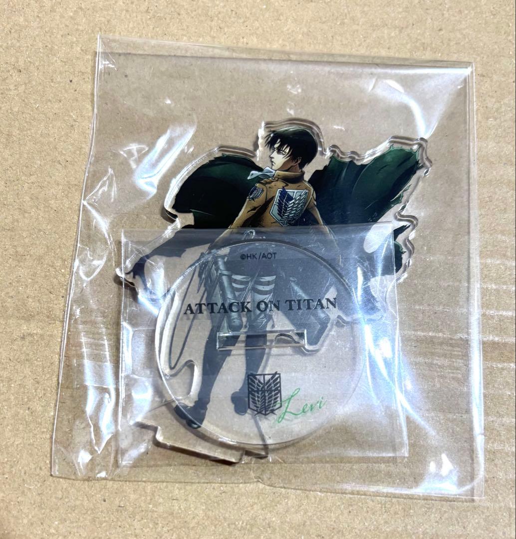 進撃の巨人　エルヴィン　リヴァイ　アクリルスタンド コミケ限定　きゃらぐま