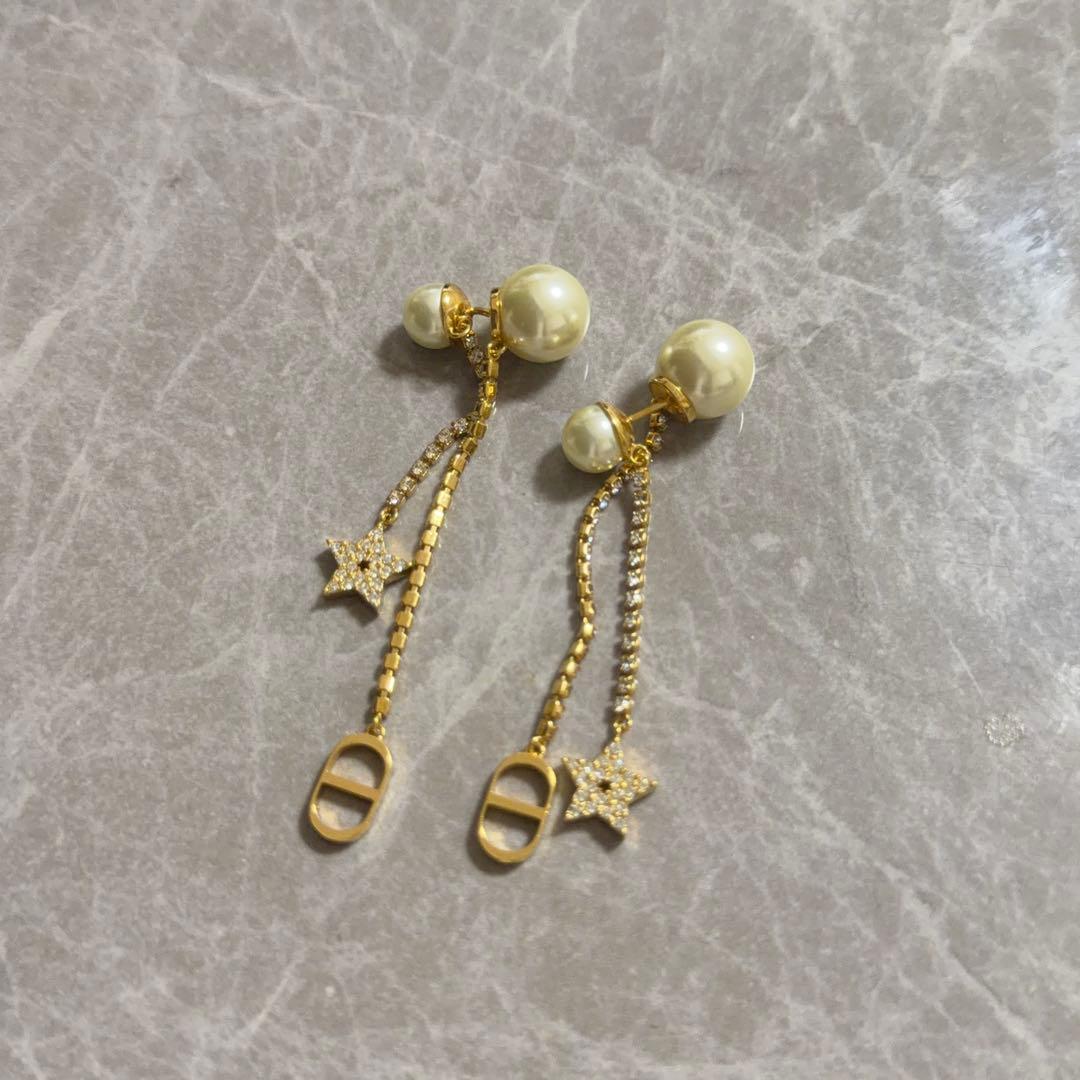 Dior パールと星モチーフのゴールドピアス