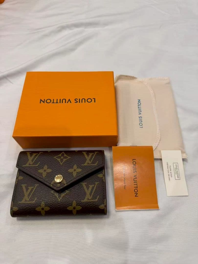 【付属品完備】極美品 三つ折り財布